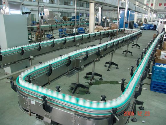 防滑鏈板輸送機(jī)輸送PET瓶注意事項