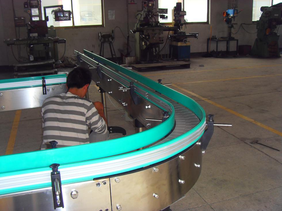 乳品鏈板輸送線彎軌的特點(diǎn)和設(shè)計